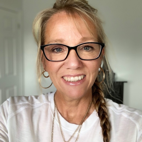 Meet your Posher, Claudia - Picture 5 of 6